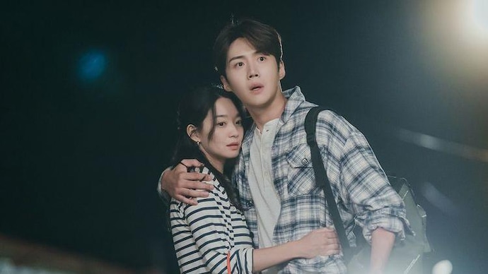 Hometown ChaChaCha is No 1 K-Drama. Kim Seon Ho, Shin Min Ah rule actor  ranking - India Today
