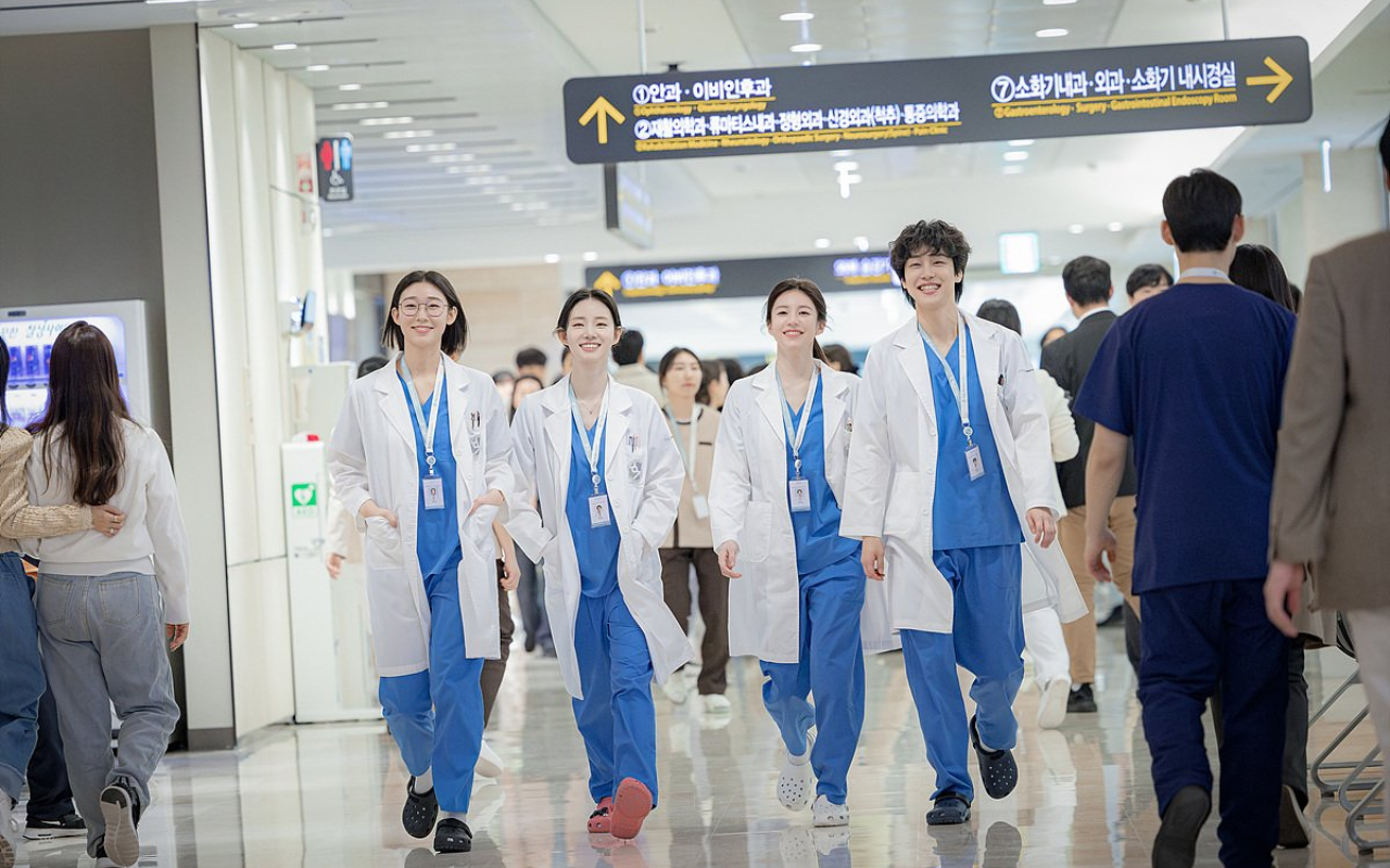 Nội dung, lịch chiếu phim Resident Playbook (Chuyện Đời Bác Sĩ Nội Trú)...