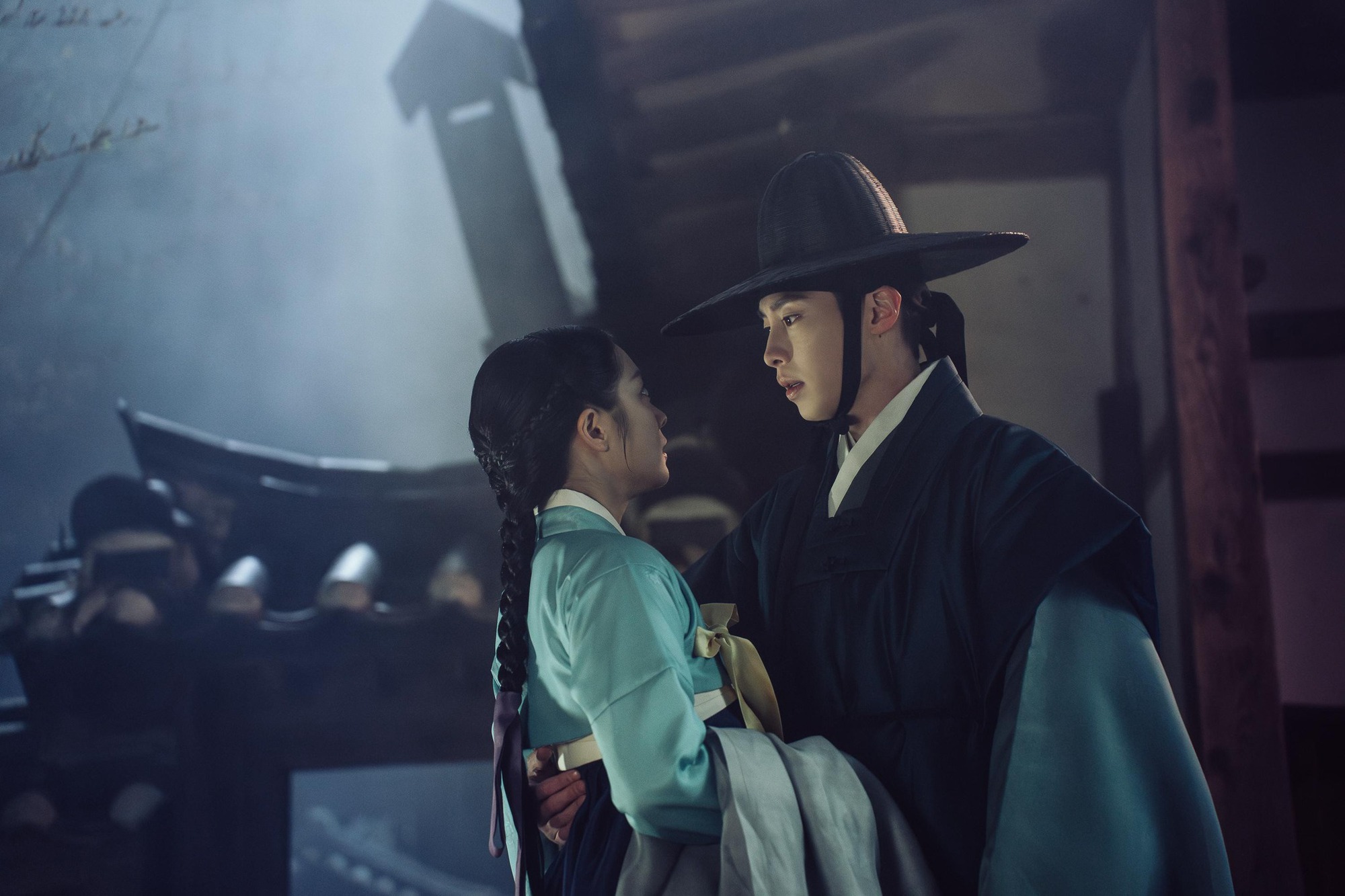 Nuốt Vàng: Phim cổ trang đẹp đến từng bông tuyết, nữ chính chuẩn lá ngọc  cành vàng