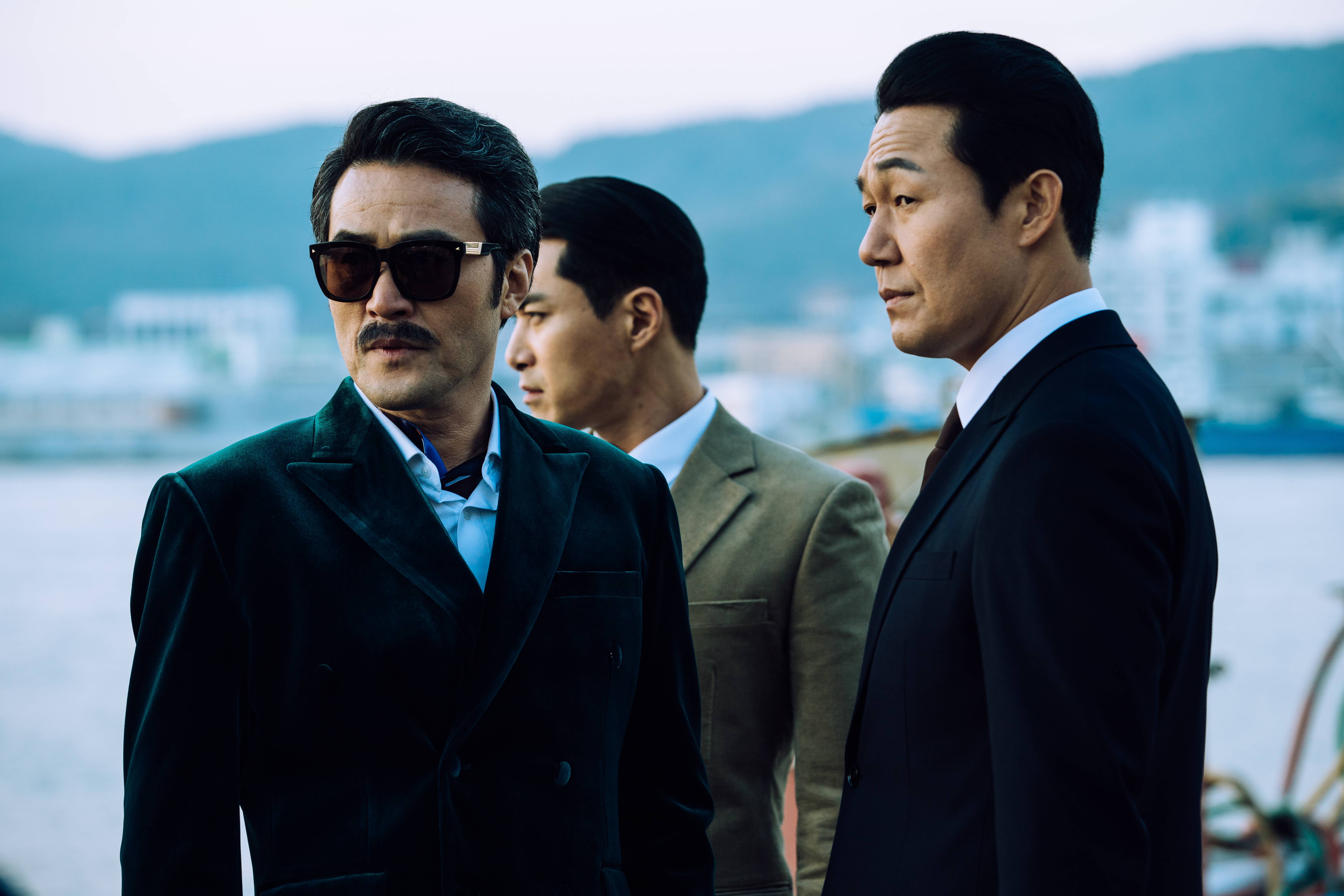 Phim lễ 30/4 Đầu Gấu Đụng Đầu Đất hài ngang ngửa Bỗng Dưng Trúng Số?