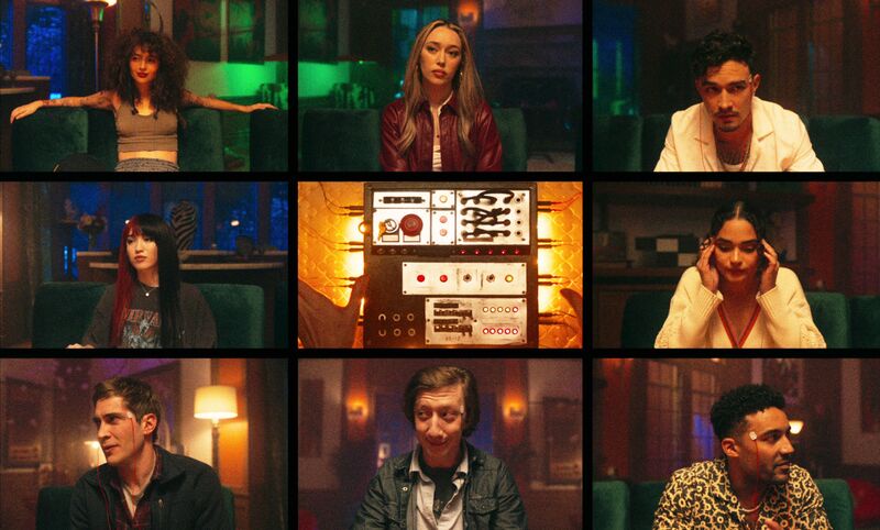 Review It's What's Inside (Netflix) – Câu chuyện hoán đổi thân xác mới lạ,  cuốn hút