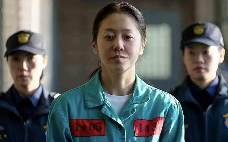 Ko Hyun Jung lột xác ngoạn mục trong phim mới "Bọ ngựa", khán giả bị ám ảnh  nặng