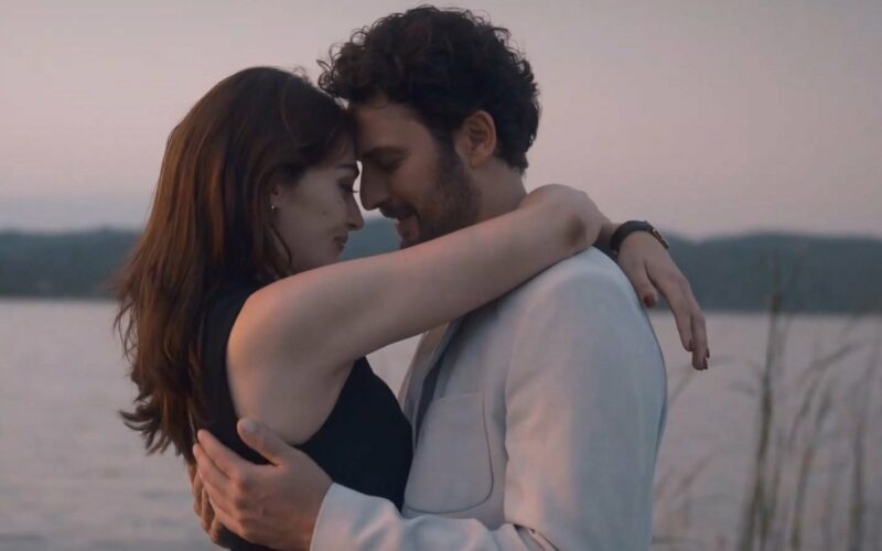 Art of Love: il nuovo film di Netflix racconta la storia d'amore tra  un'agente