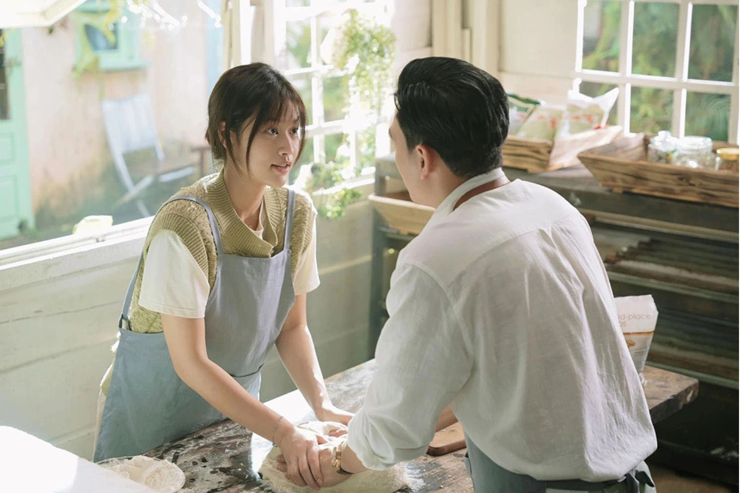 Review phim Nụ Hôn Bạc Tỷ: Lựa chọn hoàn hảo cho mùa phim Tết 2025