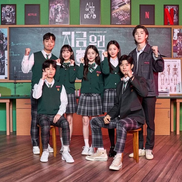 Review phim truyền hình kinh dị Ngôi trường xác sống trên Netflix - Coolmate